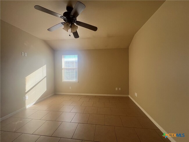 Building Photo - 1206 Loyal Ln