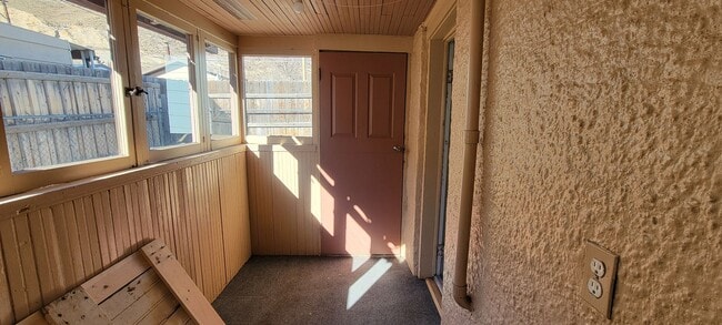 Building Photo - 2 bedroom 1 bath home