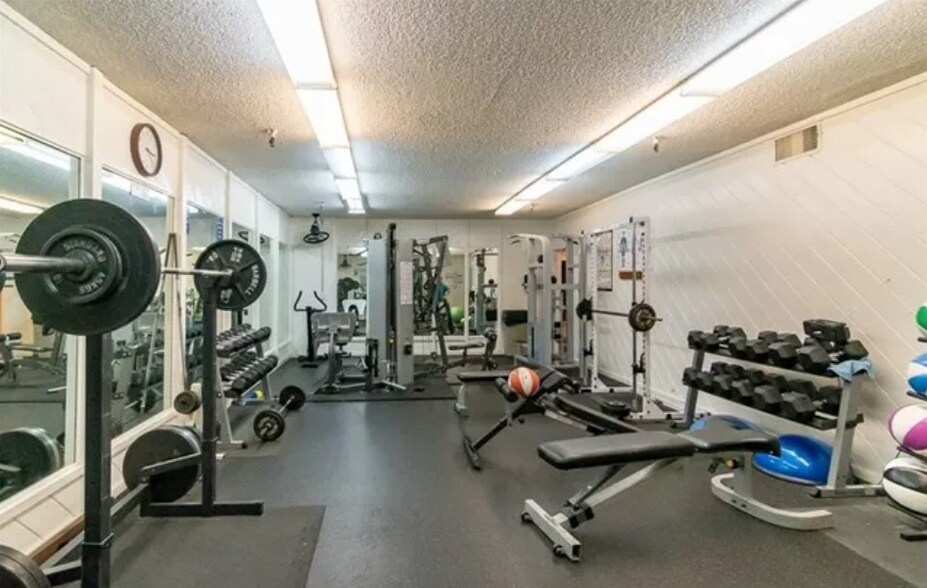 Building Photo - 902 Camino Real