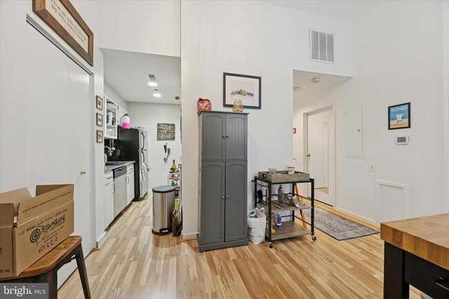 Building Photo - 315 New St