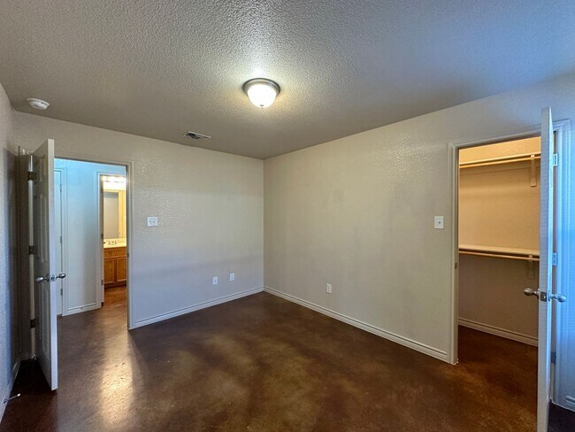 Building Photo - 1605 Powder River Dr