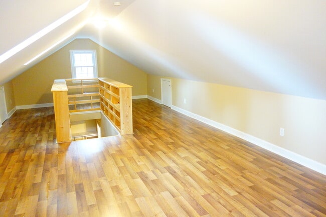 Building Photo - 8409 Greenwood Ave