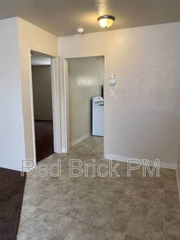 Building Photo - 489 Cedar Ave