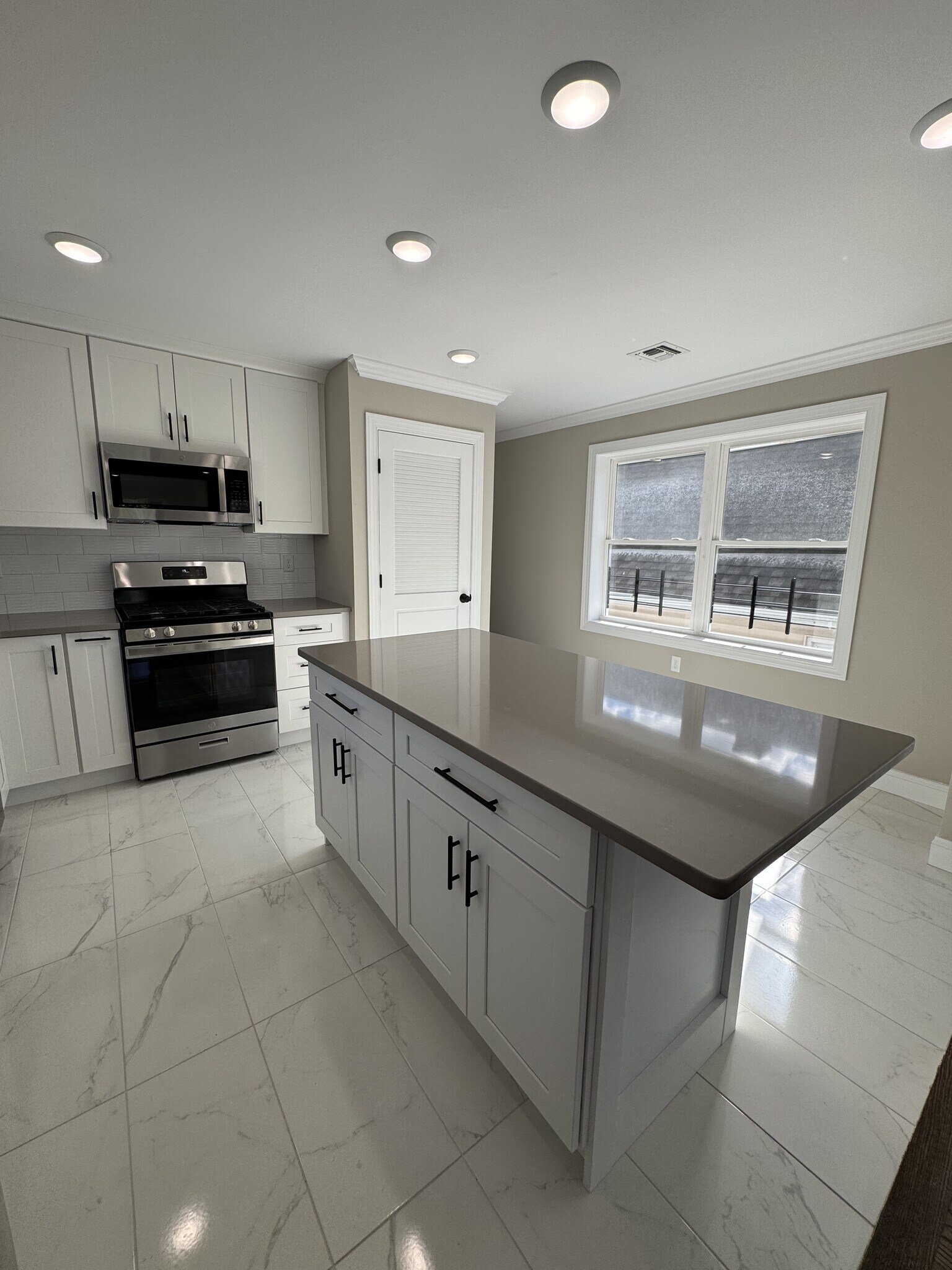 Building Photo - 515 Walnut St