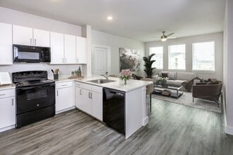 Building Photo - La Cima