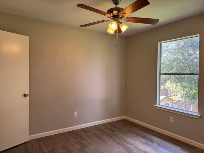 Building Photo - 16527 Rock E Dr