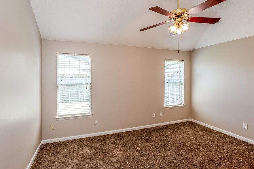 Building Photo - 5848 Kayla Dr