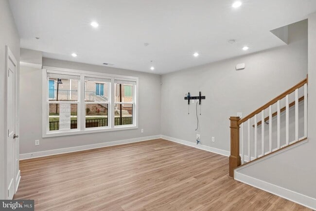 Building Photo - 1704 Bandit Loop