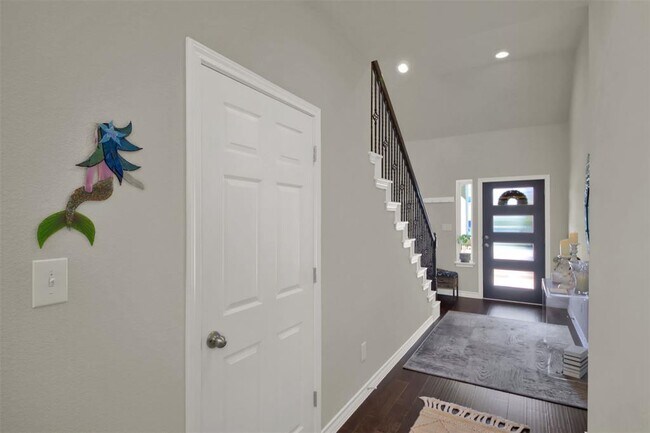 Building Photo - 305 Satsuma Dr