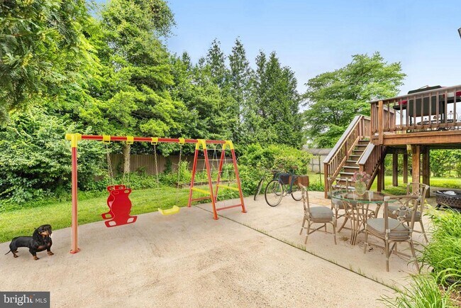 Building Photo - 1023 Westbriar Dr NE