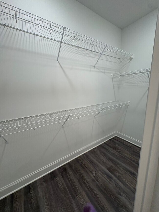 Building Photo - LUXURY TOWNHOME  IN THE CENTER OF MANCHESTER!