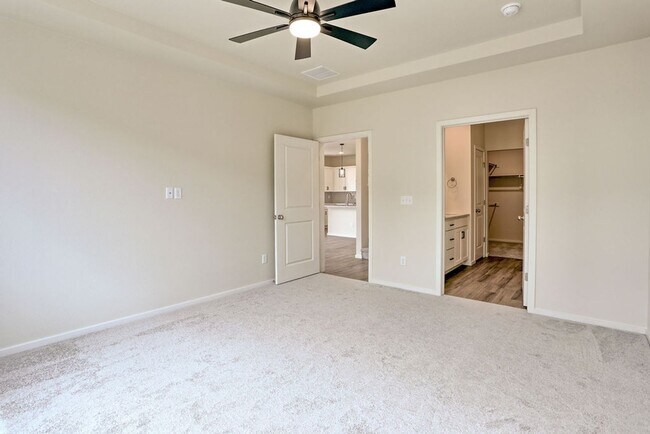 Building Photo - 4768 Champlain Dr