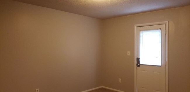Building Photo - 3925 Highridge Dr SW