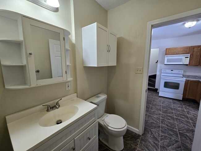 Building Photo - 330 Cottage St