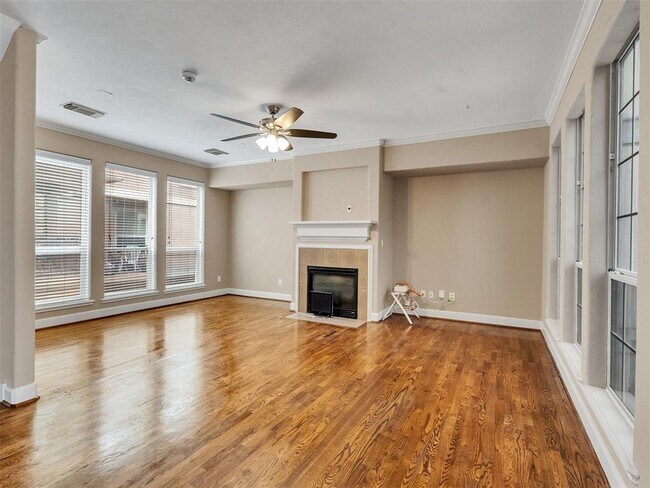Building Photo - 4319 Lillian St