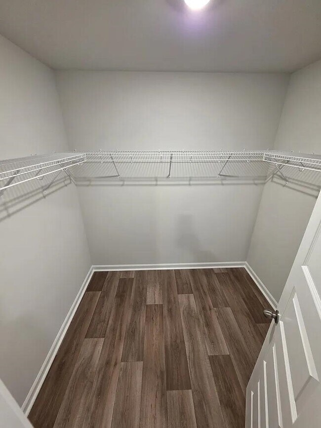 Building Photo - 532 Runaway Train Dr