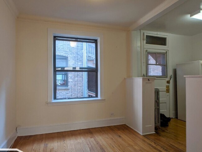 Building Photo - 2332 N Spaulding Ave