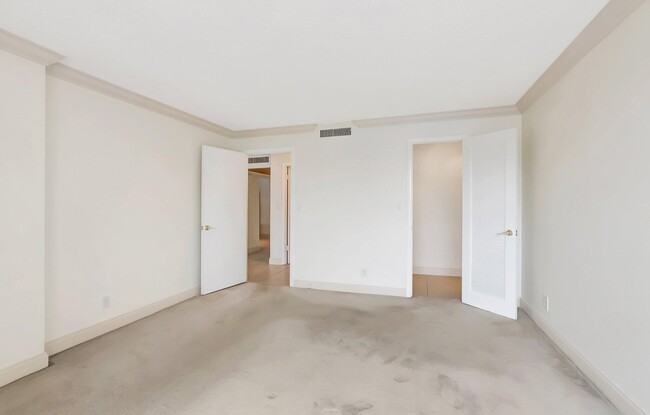 Building Photo - 6 Royal Palm Way