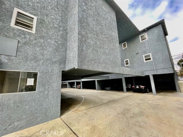 Building Photo - 6655 W 86th Pl