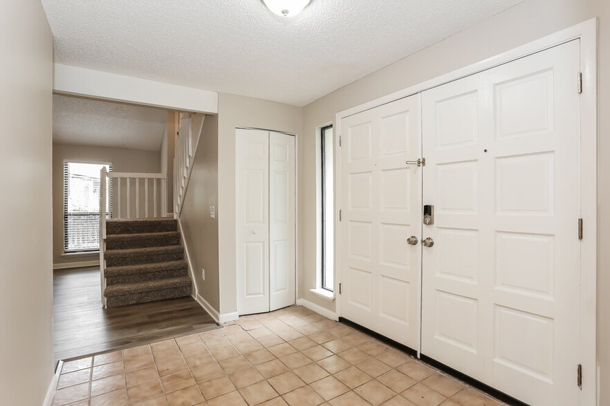 Building Photo - 11507 Kelvyn Grove Pl