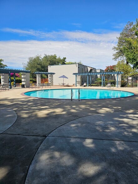Building Photo - 1009 Murrieta Blvd