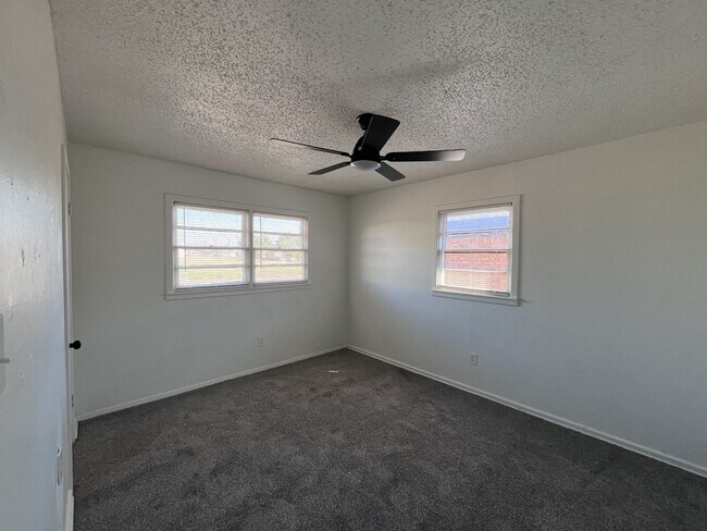 Building Photo - 705 47th St