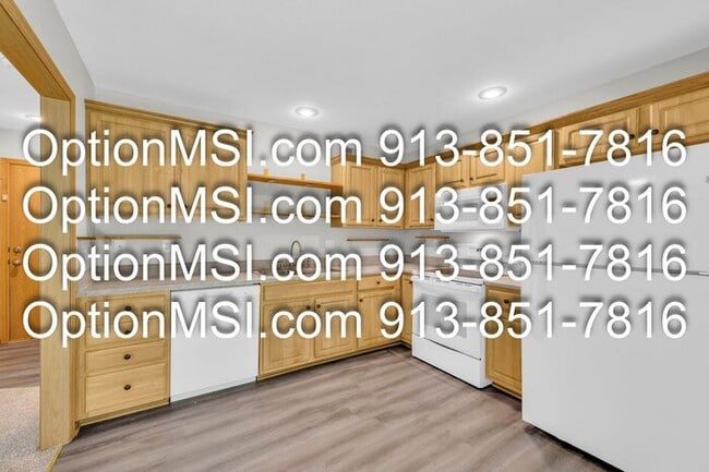 Building Photo - Overland park duplex!