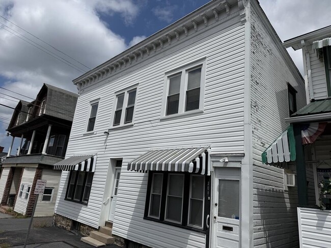 Building Photo - 308 4th St