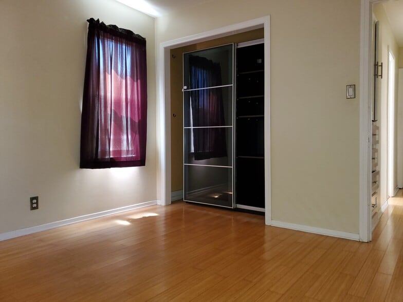 Back bedroom 2 - 10832 Westminster Ave