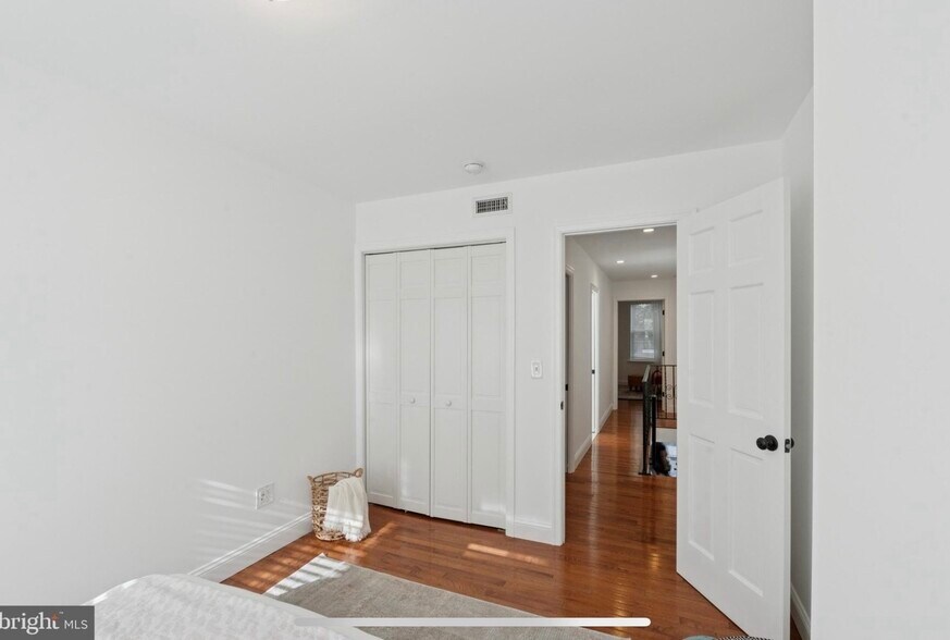 Building Photo - 616 S Bambrey St