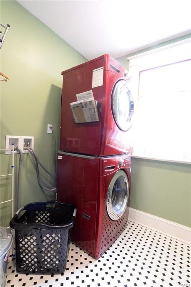 Building Photo - 418 Carswold Dr