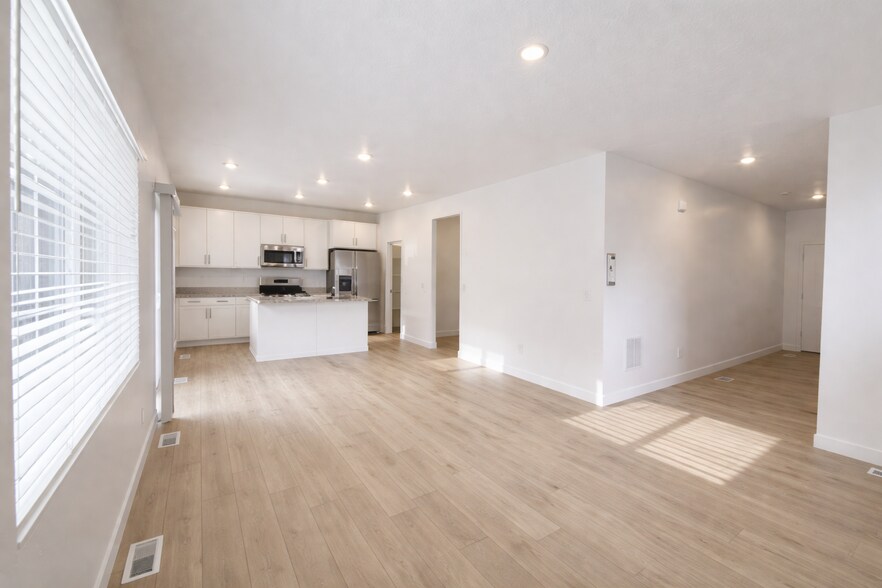 Building Photo - 1514 W Bright Eyes Ln