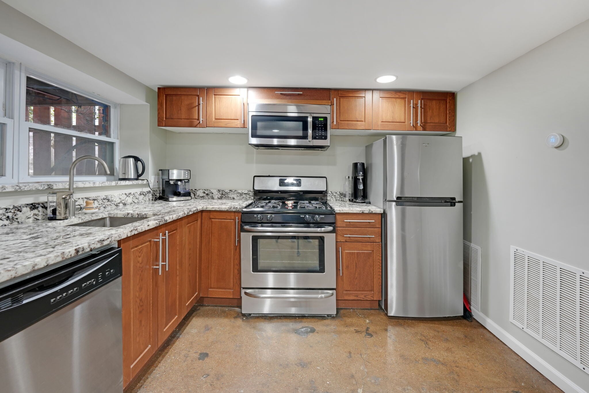 Building Photo - 520 Lamont St NW