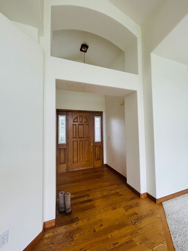 Building Photo - Beautiful Home on Village Greens with Vaulted Ceilings~A rare find!