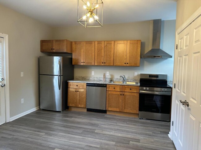 Building Photo - 218 College St