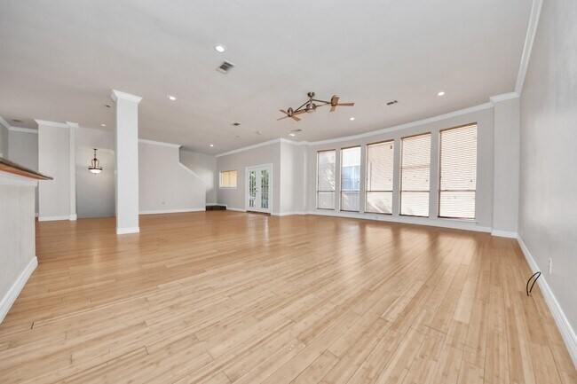 Building Photo - 3014 Chenevert St