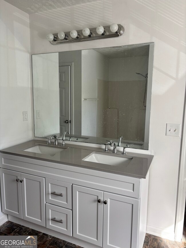 Building Photo - 3859 Shenfield Dr