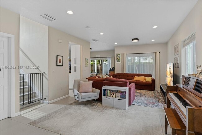 Building Photo - 396 NE 33rd Terrace