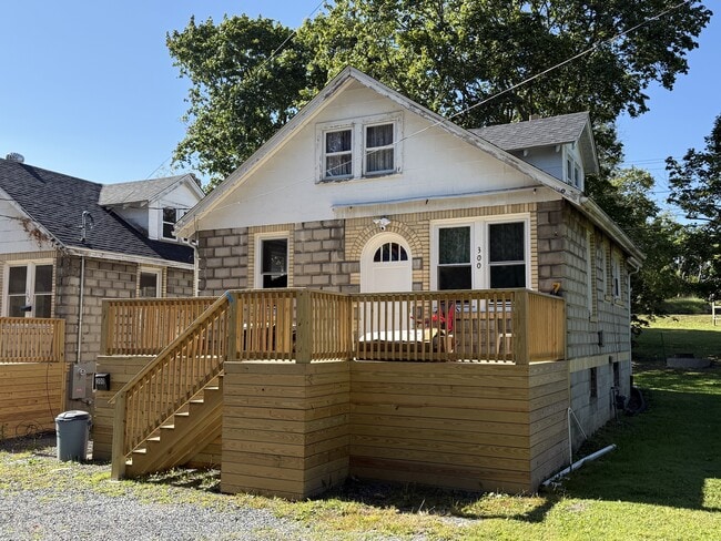 Building Photo - 304 Wildwood Ave