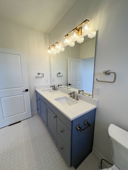 Building Photo - 15296 Mystic Rock Dr