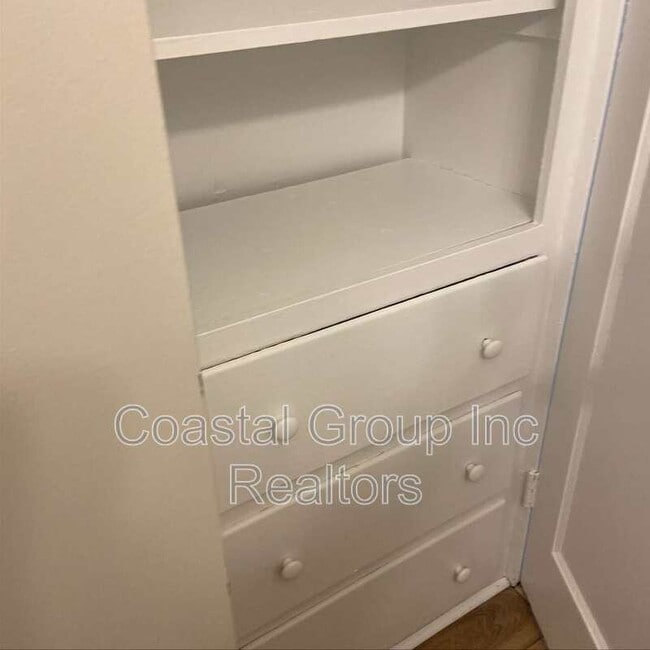 Building Photo - 5224 Silvey Dr