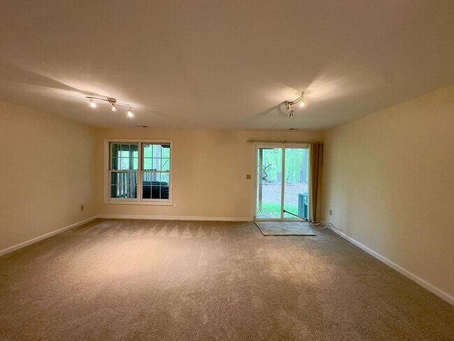Building Photo - Charming 4 Bedroom/3.5 Bathroom Townhome in Cedarwood Estates, Pikesville, MD!