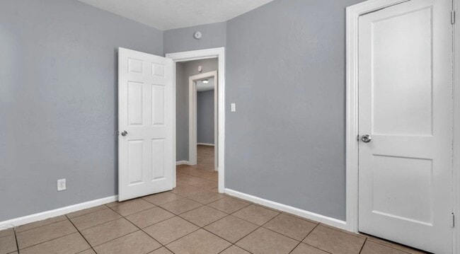 Building Photo - 3060 21st Ave S