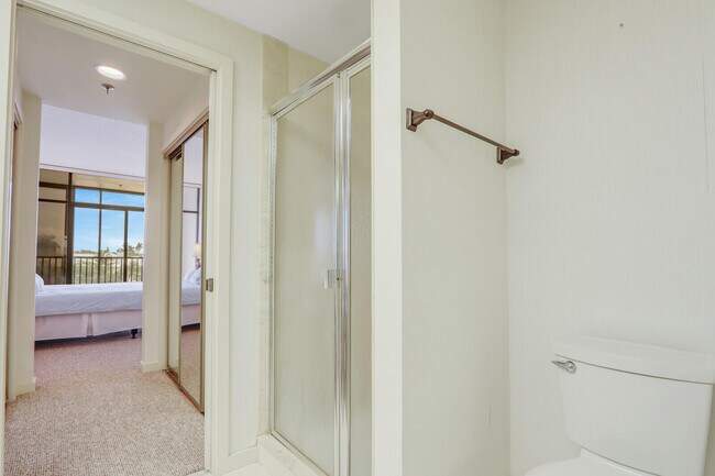 Building Photo - 11370 12 Oaks Way