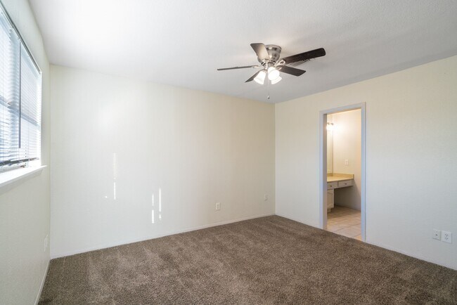 Building Photo - 7847 Green Lawn Dr