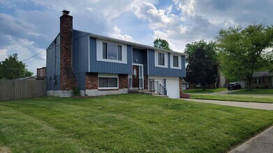 Building Photo - Private Pool, Firepit, BBQ - A FUN place to RELAX. Fully furnished and fully stocked.