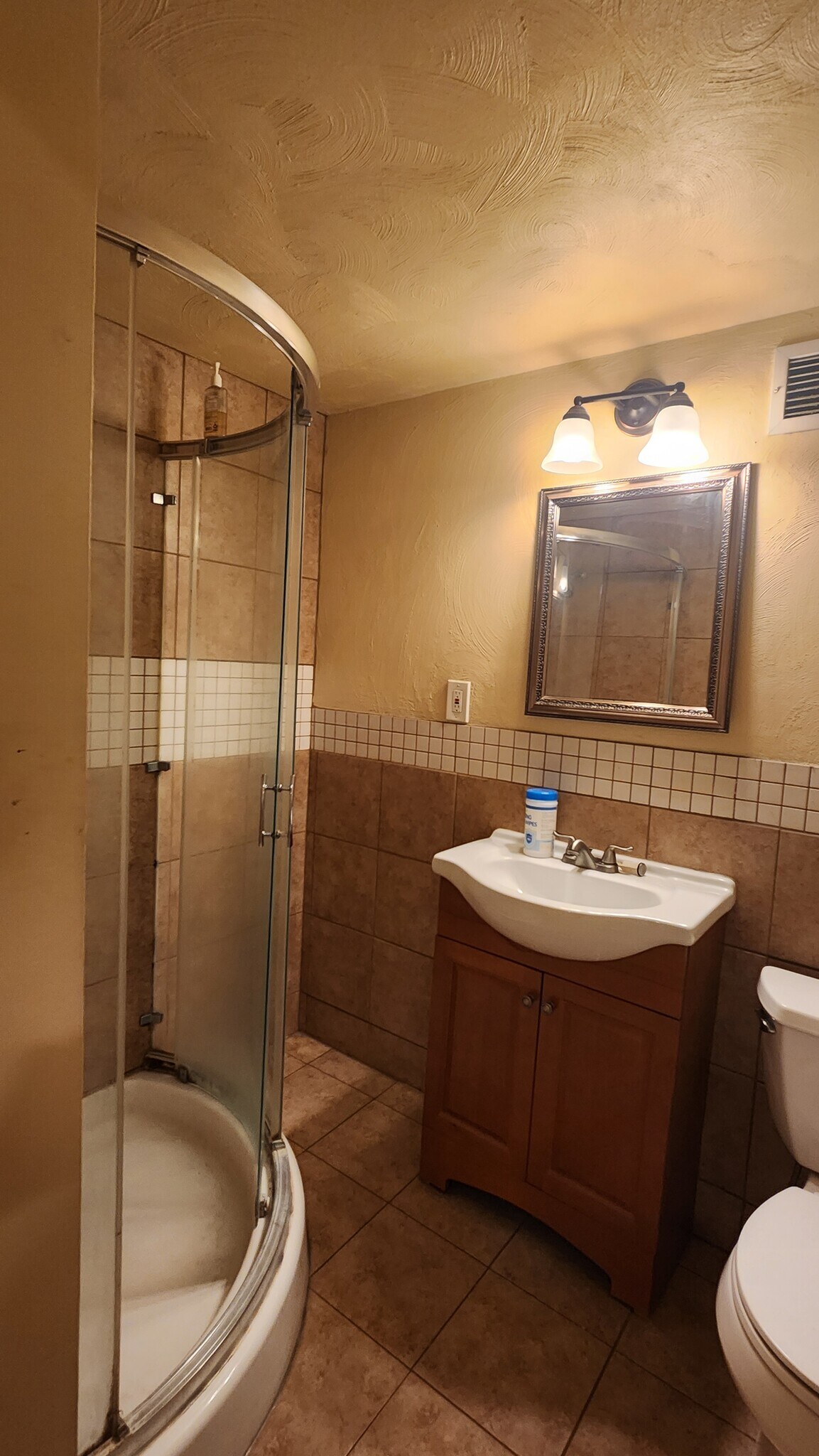 Building Photo - 4801 Sciota St