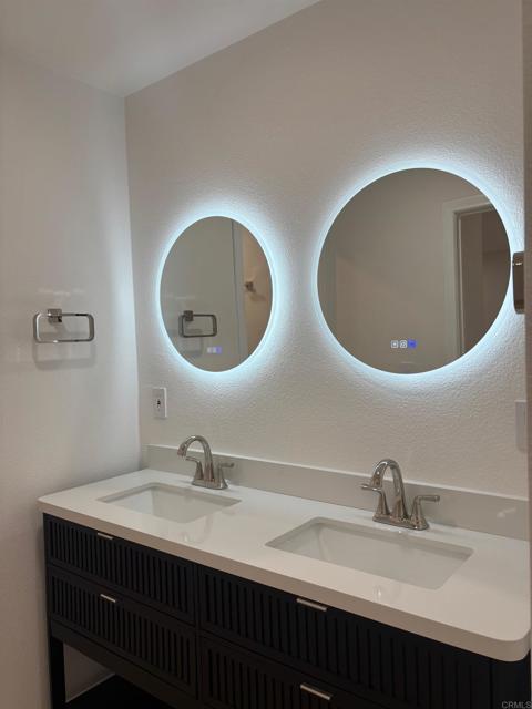 Building Photo - 860 Turquoise St