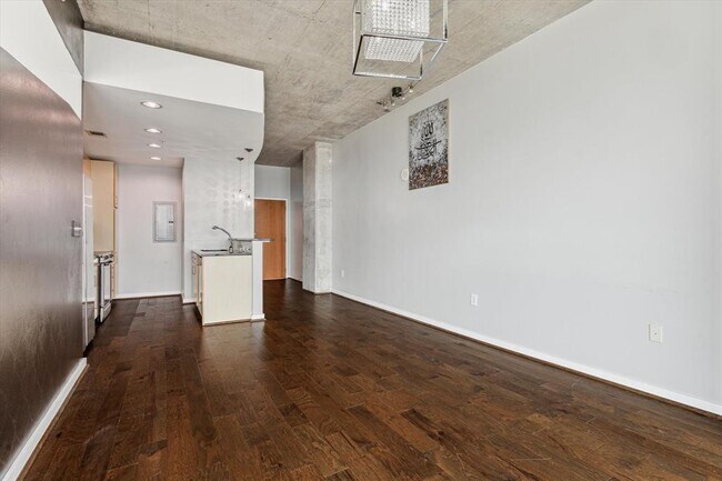 Building Photo - 5925 Almeda Rd