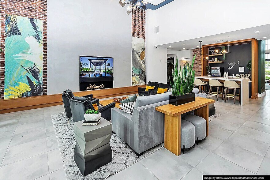 Building Photo - 2423 Areca Palm Dr
